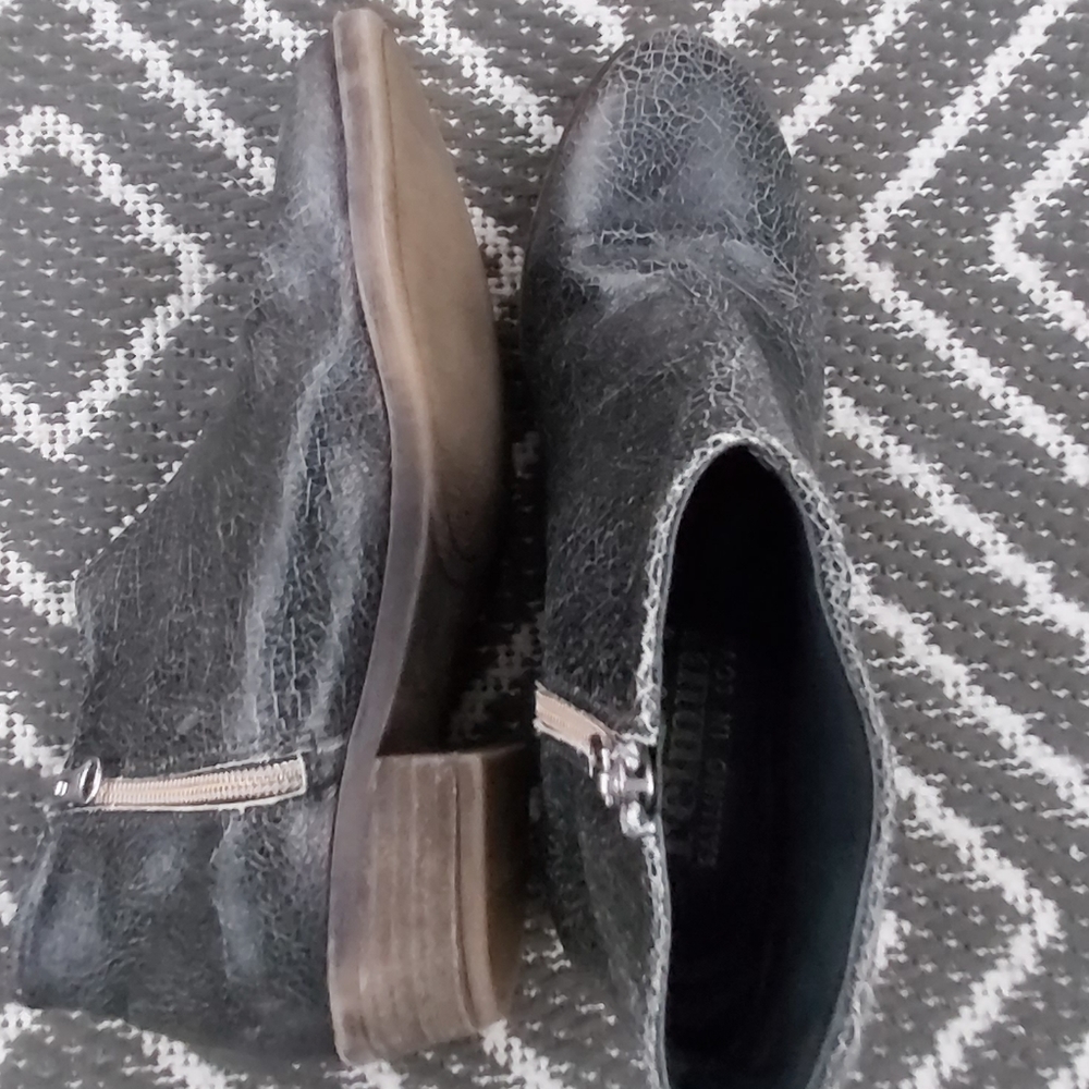 Felmini zippered ankle booties